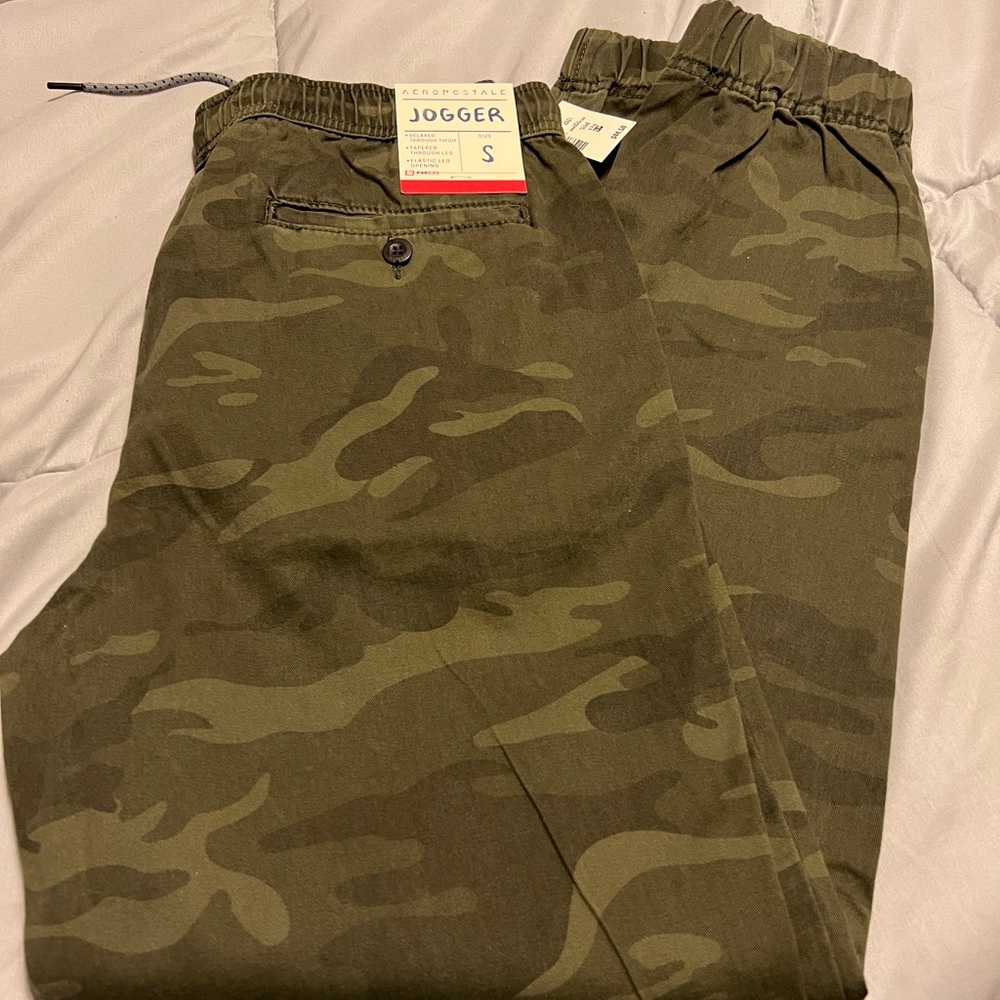 AéRopostale jogger size small Camo